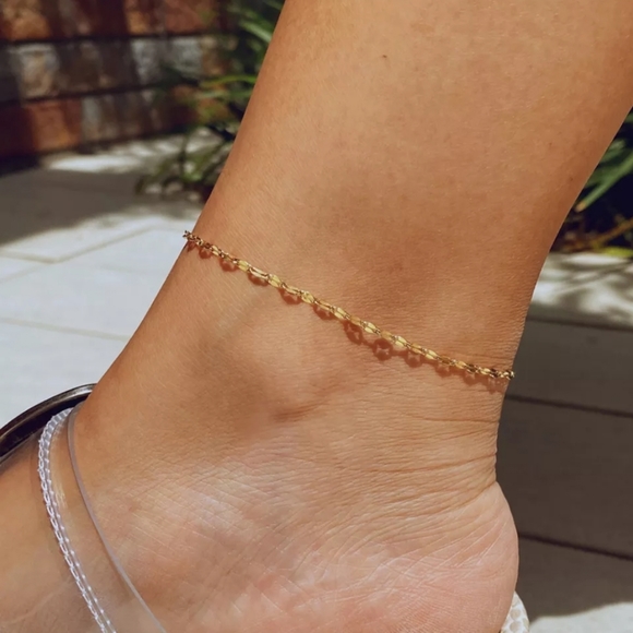 - Beautiful Gold Ankle Bracelet - Picture 5 of 5
